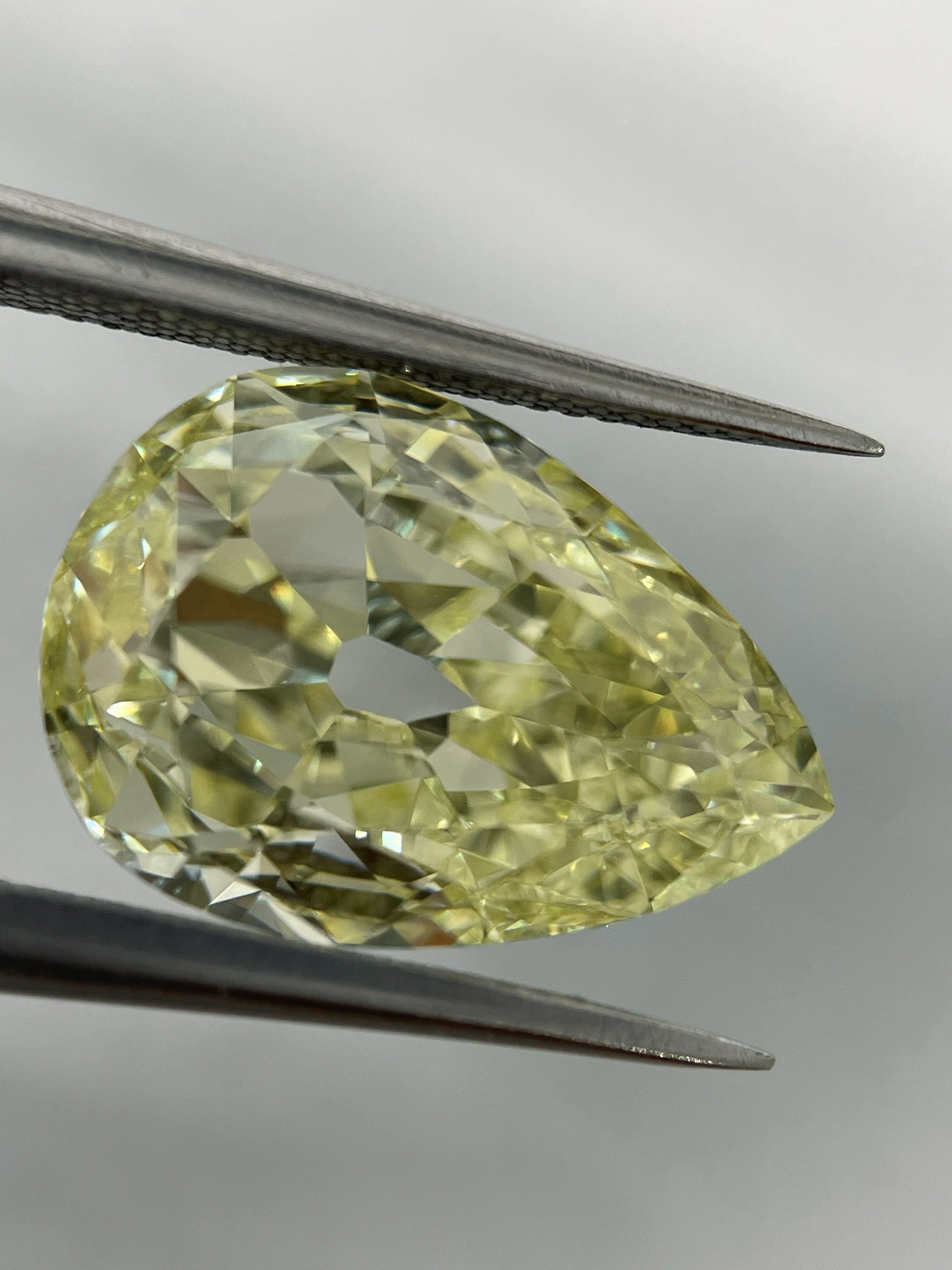 3.02 Carat Pear Natural Diamond – F,Y Color, VVS2 Clarity