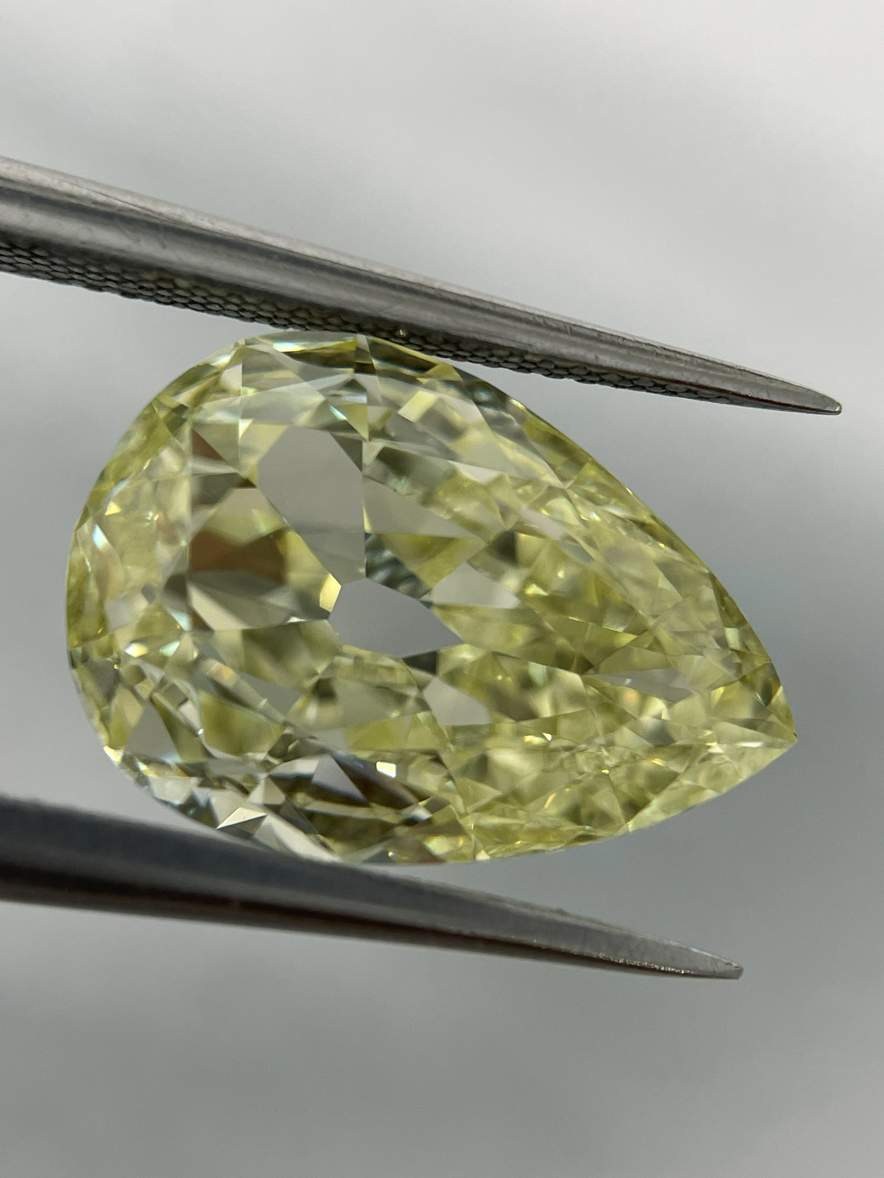 3.02 Carat Pear Natural Diamond – F,Y Color, VVS2 Clarity
