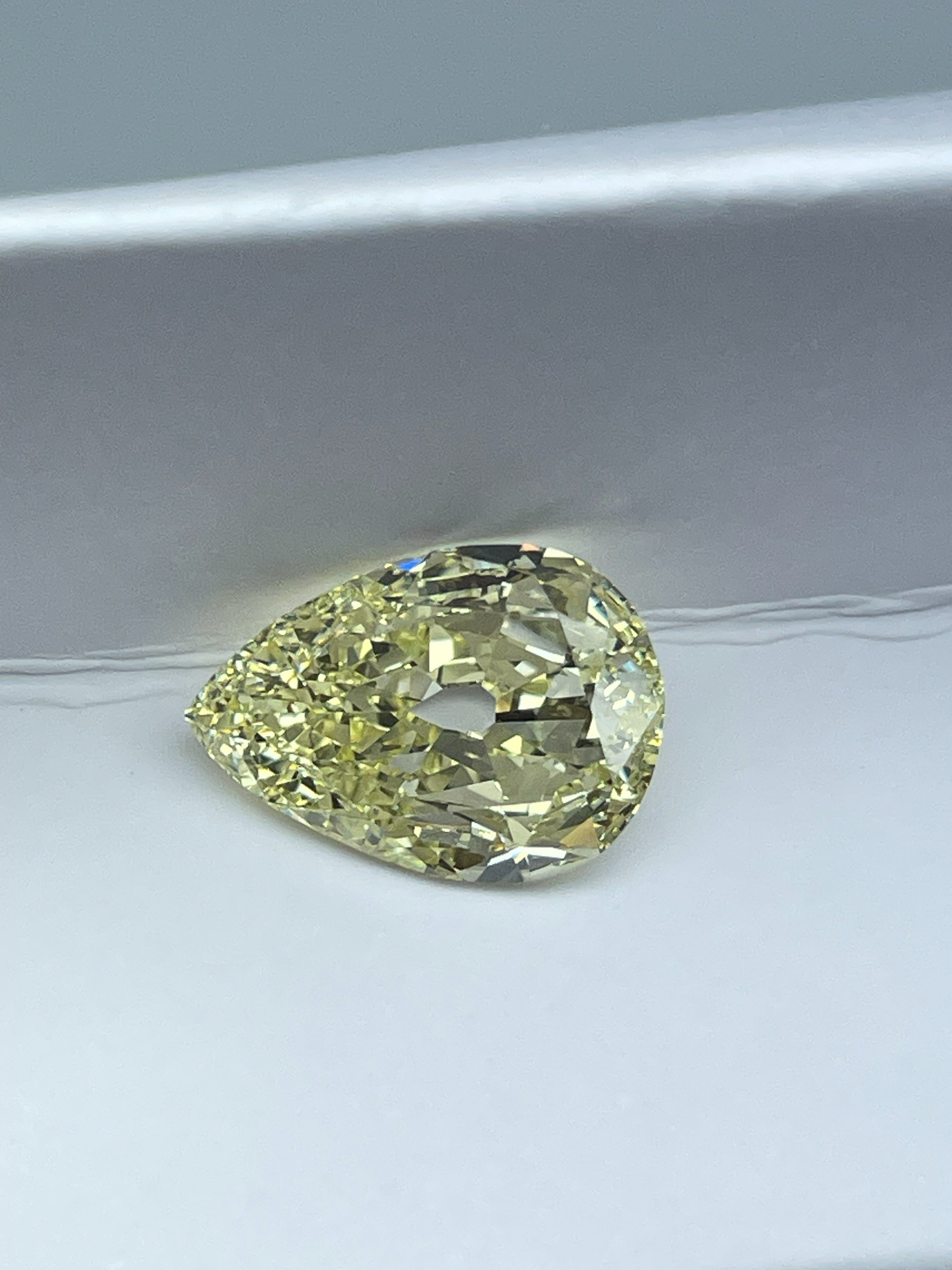 3.02 Carat Pear Natural Diamond – F,Y Color, VVS2 Clarity