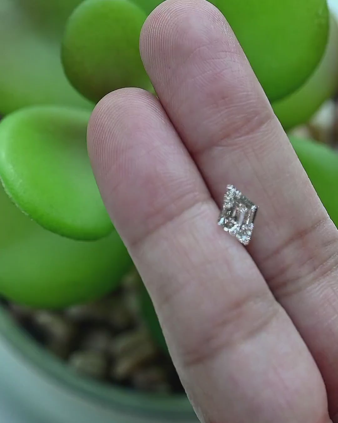 1.05 Carat Kite Shape Natural Diamond – F Color, VS1 Clarity