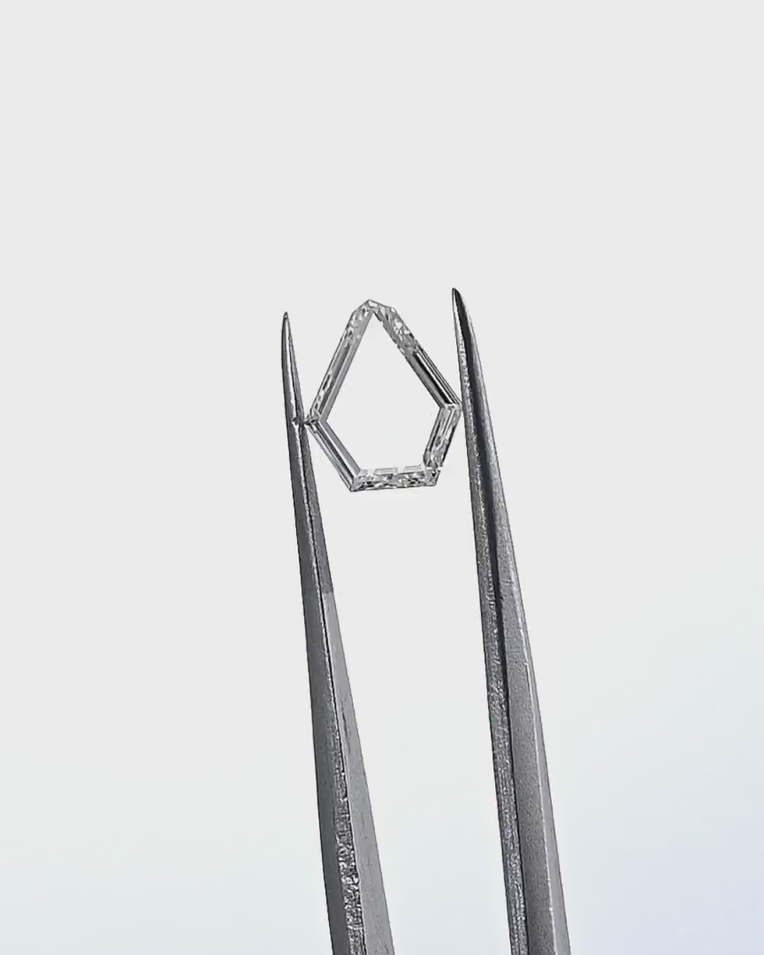 0.85 Carat Poitrait Shape Natural Diamond – H Color, VVS2 Clarity