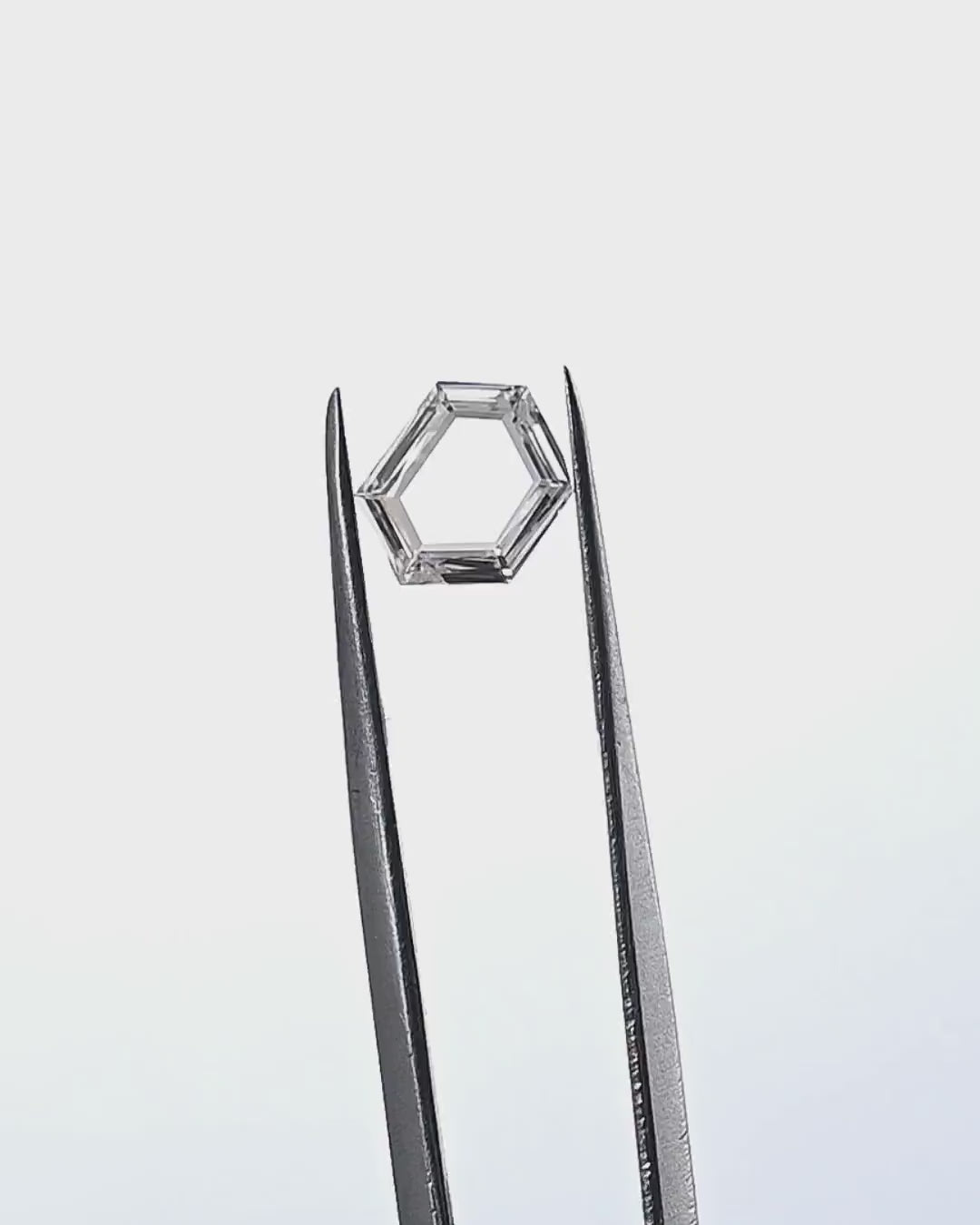 0.84 Carat Poitrait Shape Natural Diamond – H Color, VS1 Clarity